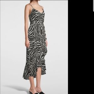 White House Black Market Ruffle V-Neck Dress ♥